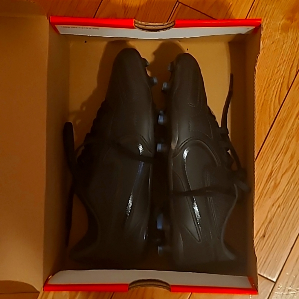 Kids soccer shoes